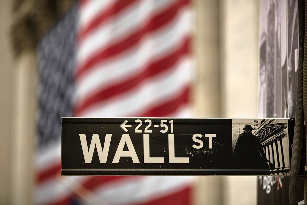 Marcadas bajas en Wall Street por falta de acuerdo político