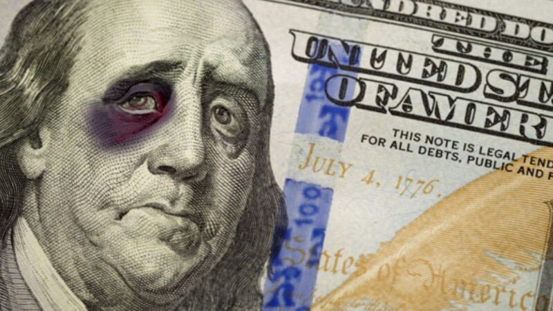 La caída del dólar durante la pandemia impacta sobre la economía mundial