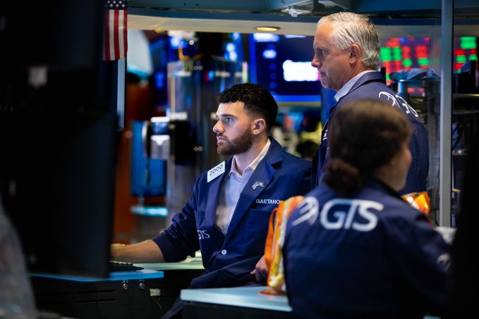 Wall Street cerró semana con números mixtos