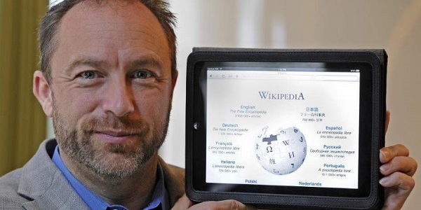 El fundador de Wikipedia y su mirada sobre la juventud que "ama aprender"