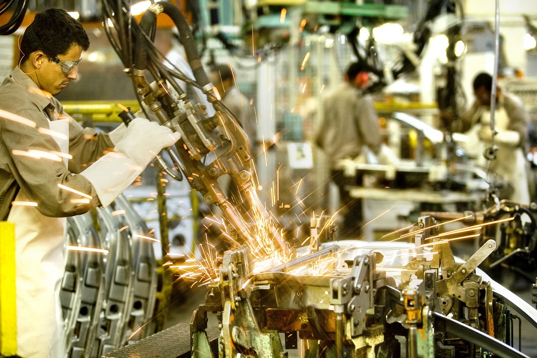 Producción industrial en junio cayó 2,3%