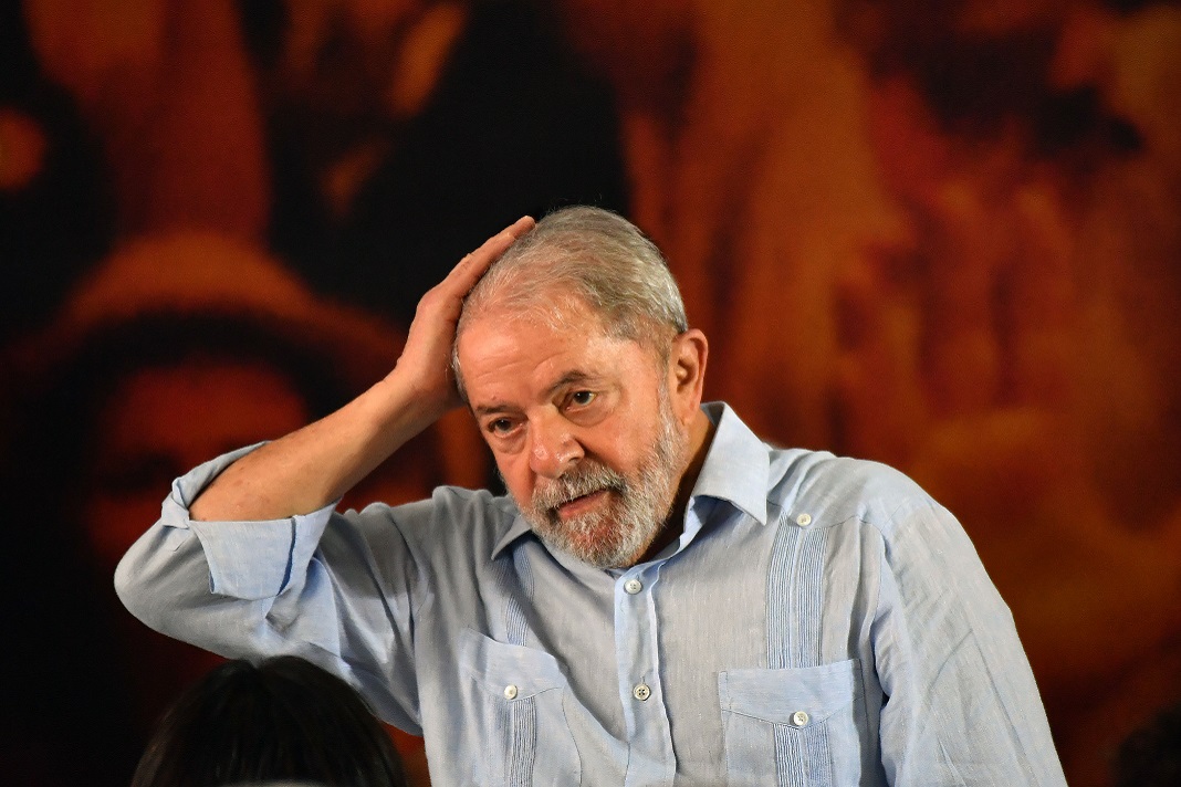 Brasil. La bolsa sube y el dólar cae en el «día después de Lula»