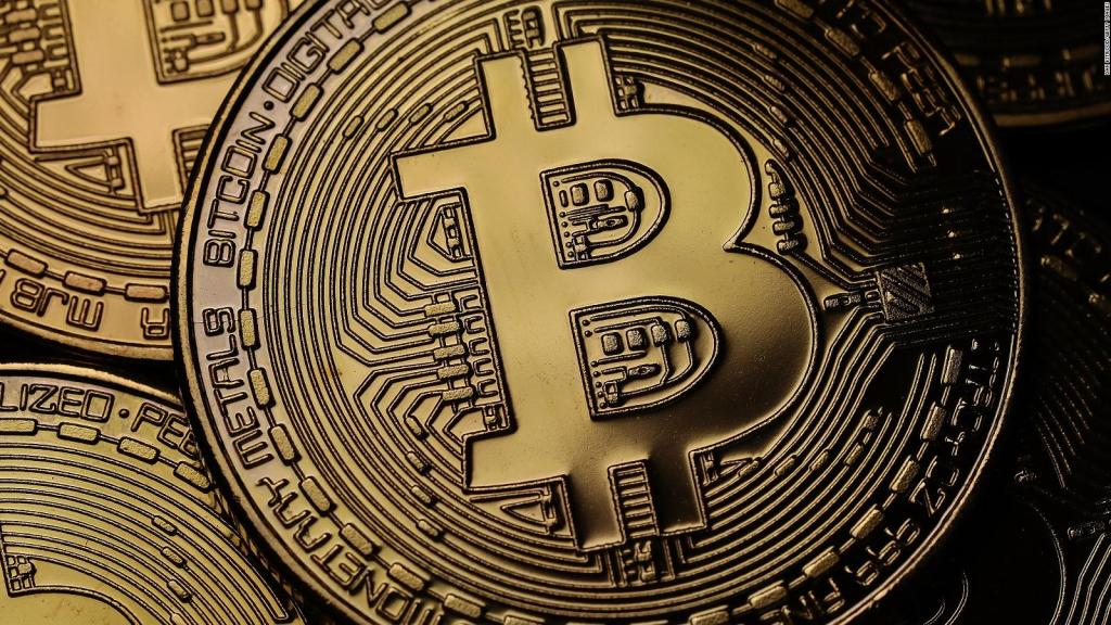 Precio de bitcoin salta a 11.000 dólares