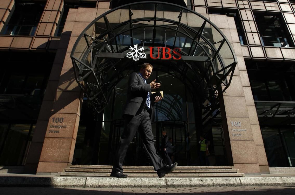 UBS considera comprar gestoras de activos para impulsar su negocio