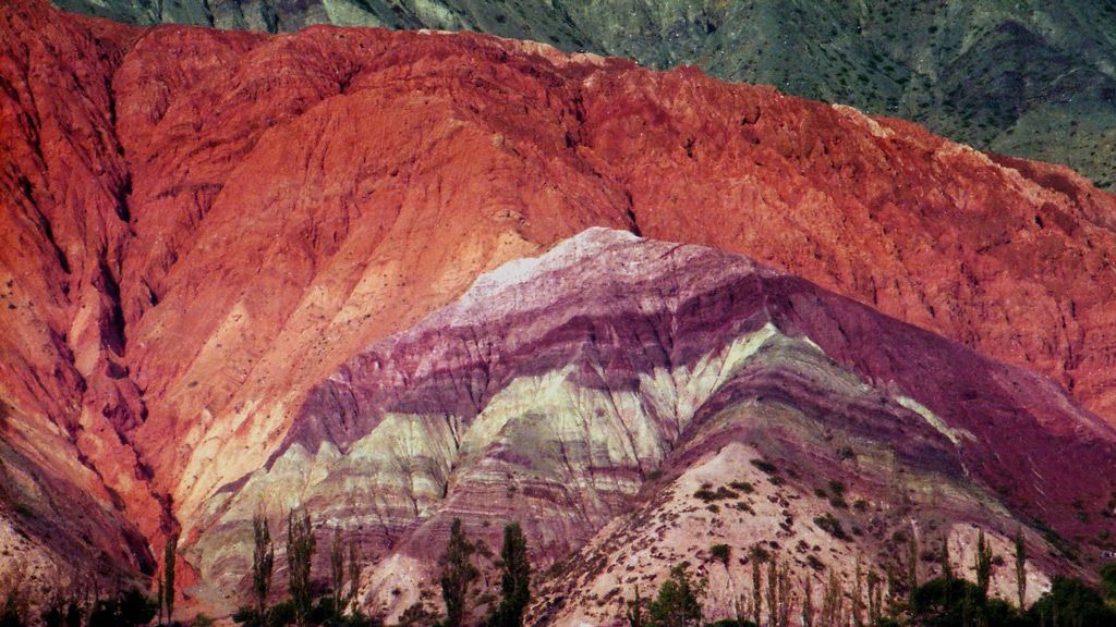 El cerro de los Siete Colores, un Monumento Natural