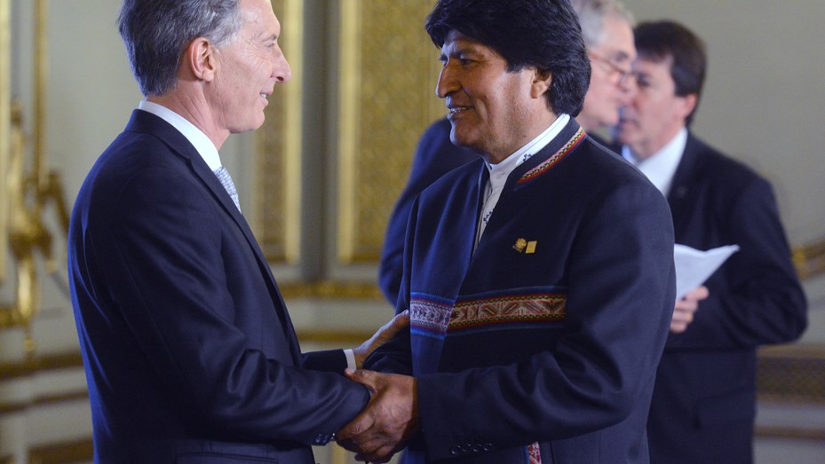 Macri abre el mercado energético a Bolivia y reclama el pago por salud