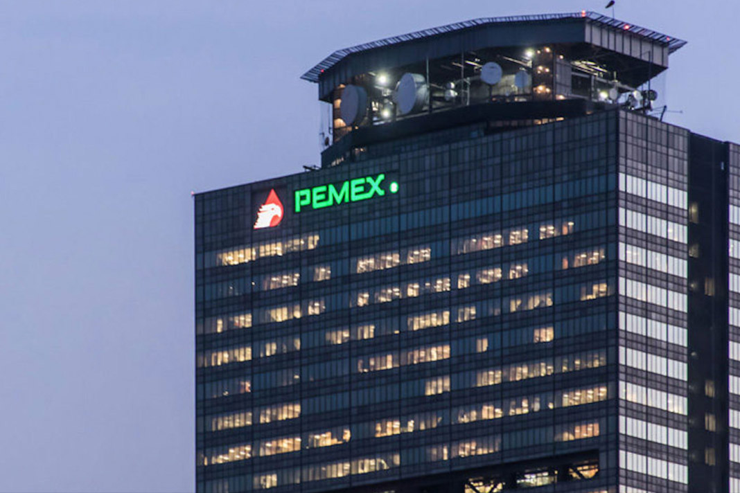 Silencio ensordecedor de México hace retroceder bonos de Pemex