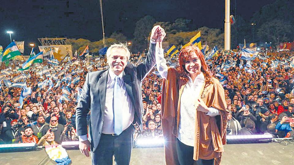 Fernández y Kirchner cerraron la campaña en Rosario