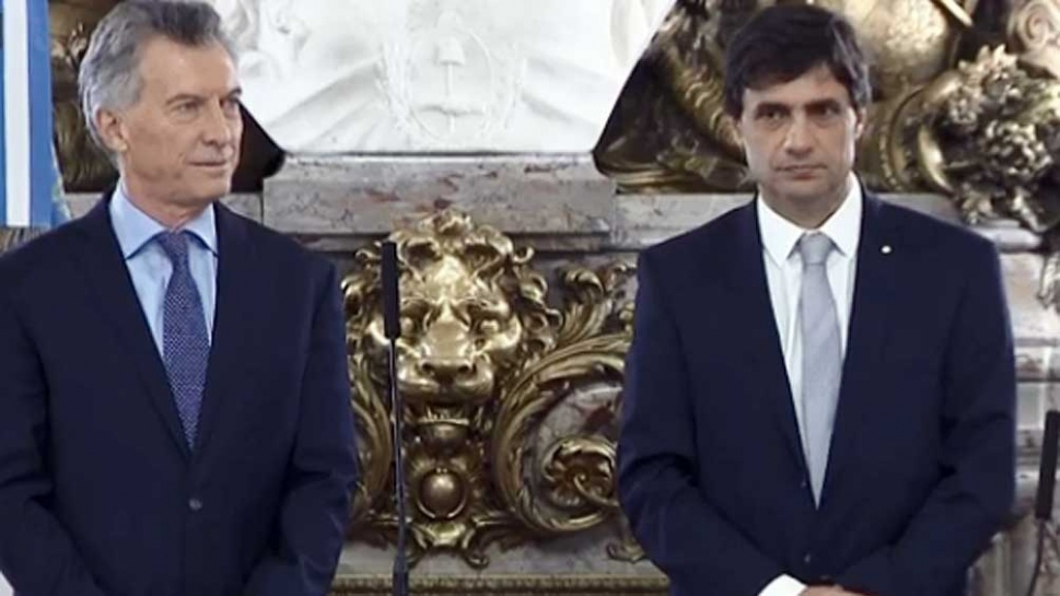 Lacunza juró como ministro y Macri convocó al diálogo para «reducir la incertidumbre»