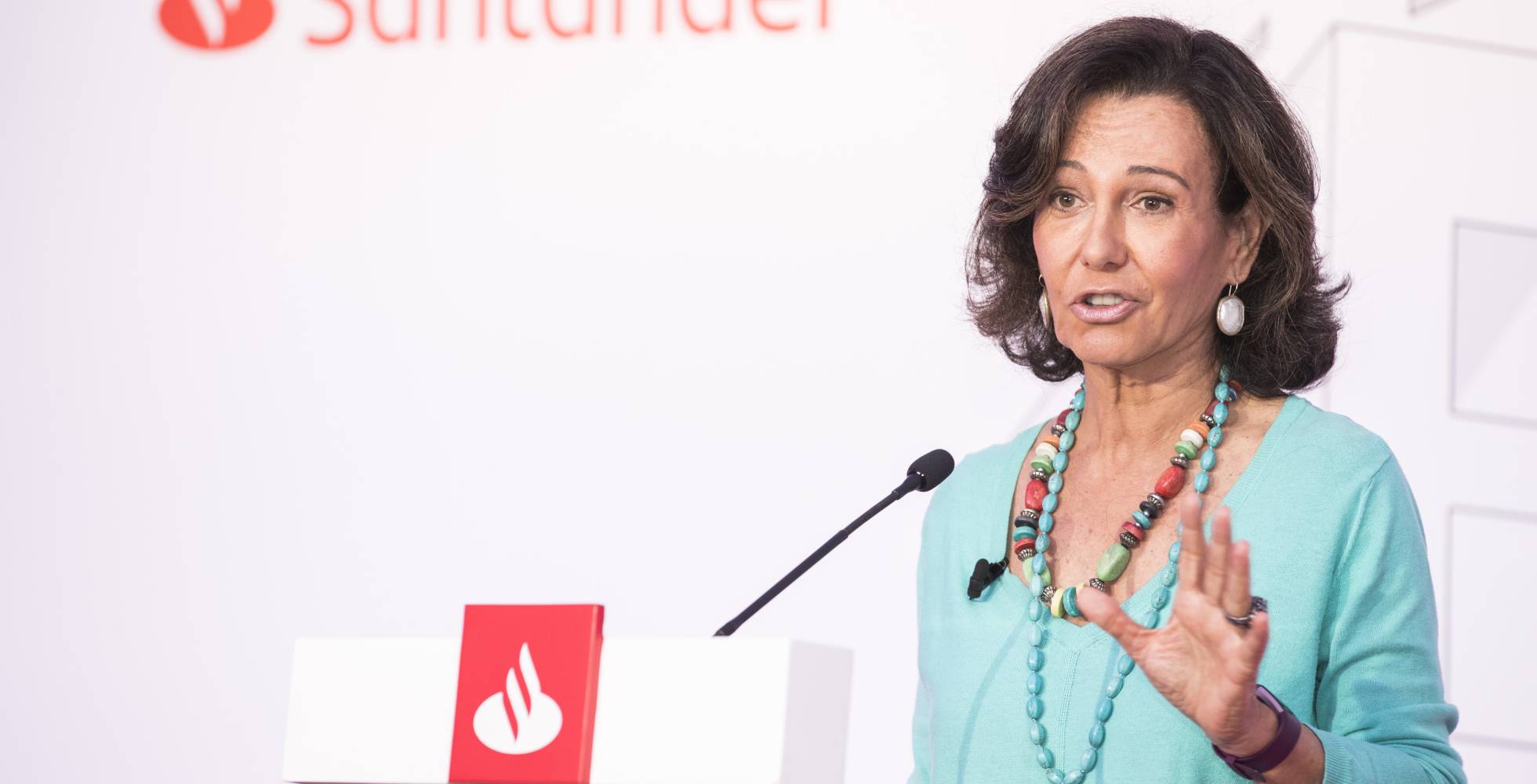 La presidenta del Santander achaca a la mala gestión las turbulencias de la banca
