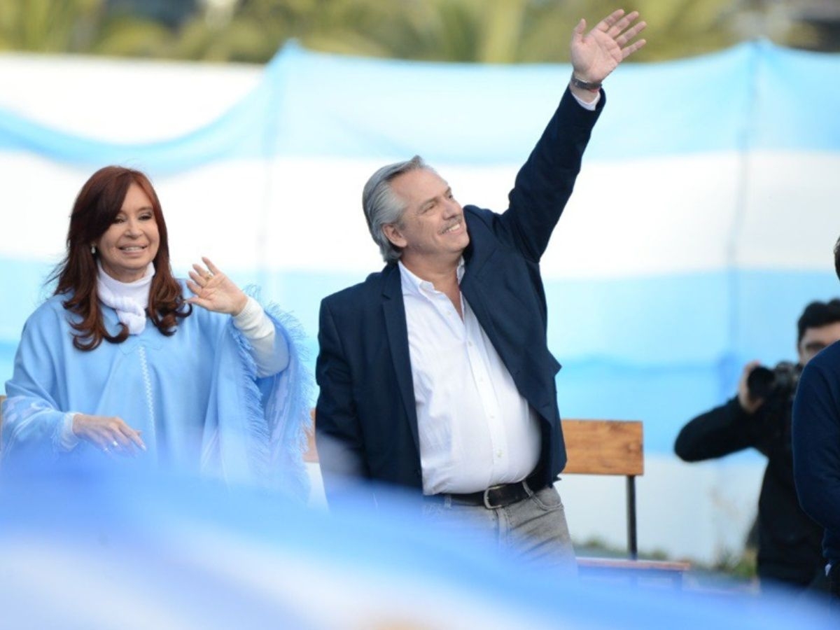 Fernández y Cristina cerraron en Mar del Plata: «vamos a poner Argentina de pie»