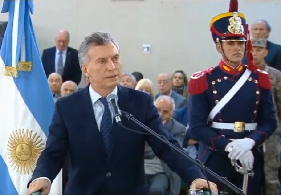 Macri rindió homenaje a soldados caídos en enfrentamiento con Montoneros