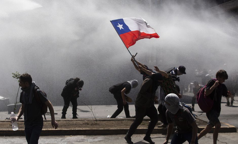 Chile aprobó el domingo por un arrollador margen la elaboración de una nueva constitución