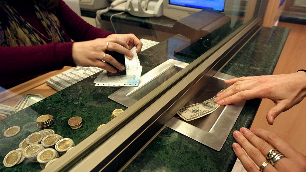 Más de 2,5 millones de personas compraron divisas; duplicó la cifra de un año atrás