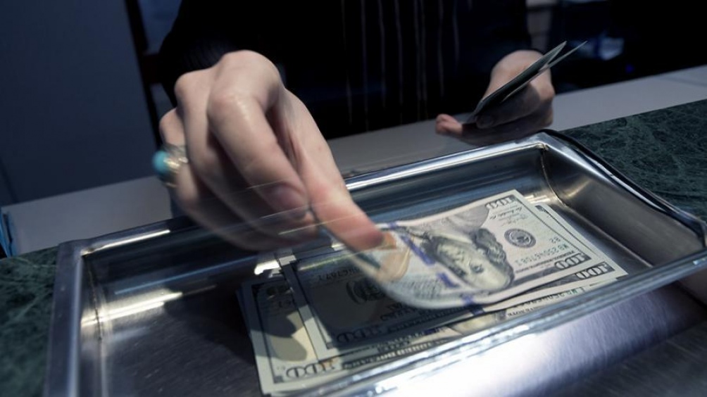 El dólar se mantuvo a $ 63,50 en el Banco Nación