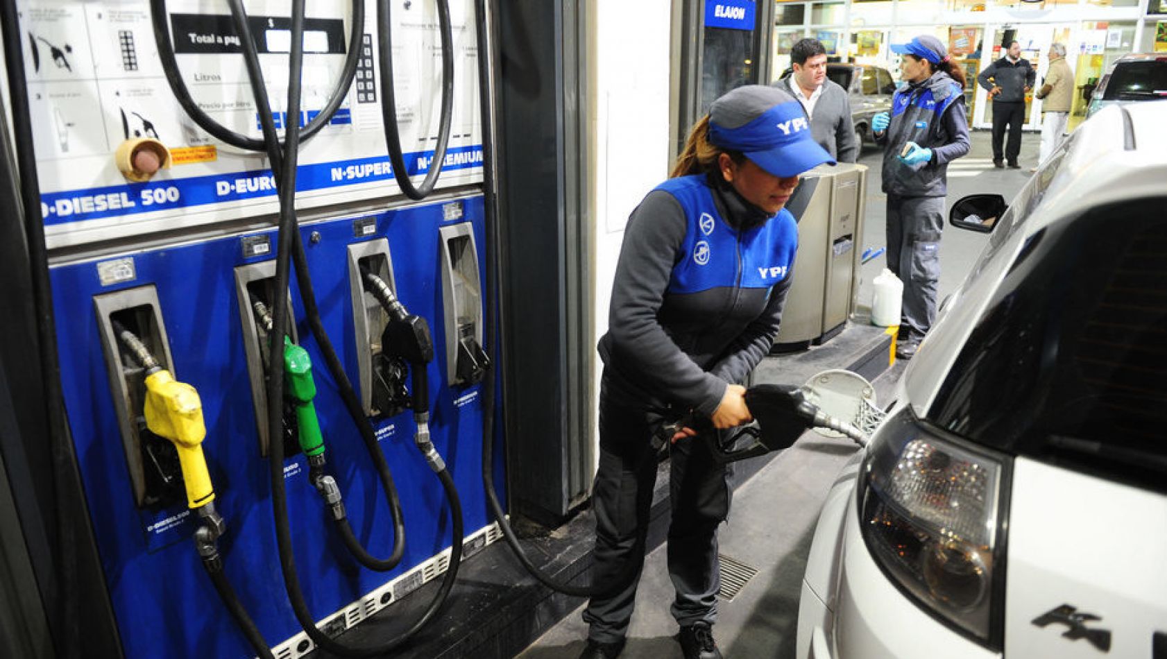 Aumento de combustible: YPF aumento 7,5% sus combustibles