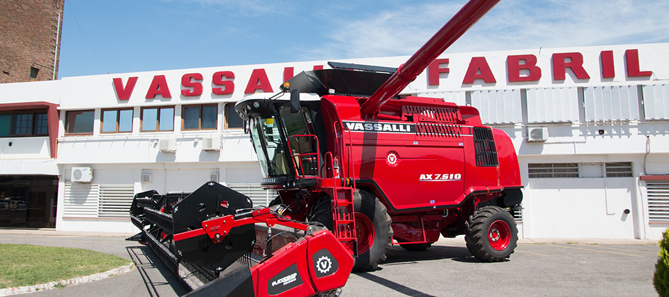 Vassalli firmó convenio de financiación de cosechadoras con Santander