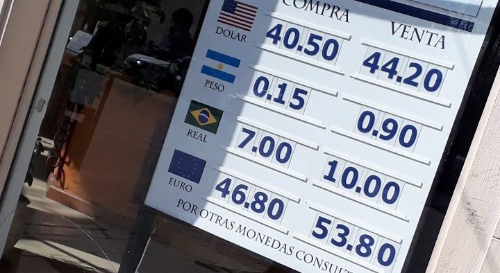 En Uruguay, el peso argentino no vale nada