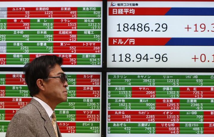 El Nikkei arrancó la semana con caídas