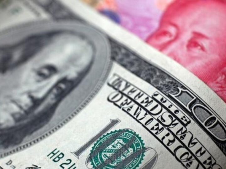 Dólar baja, ya que deflación china atrae a los inversores hacia los activos de riesgo