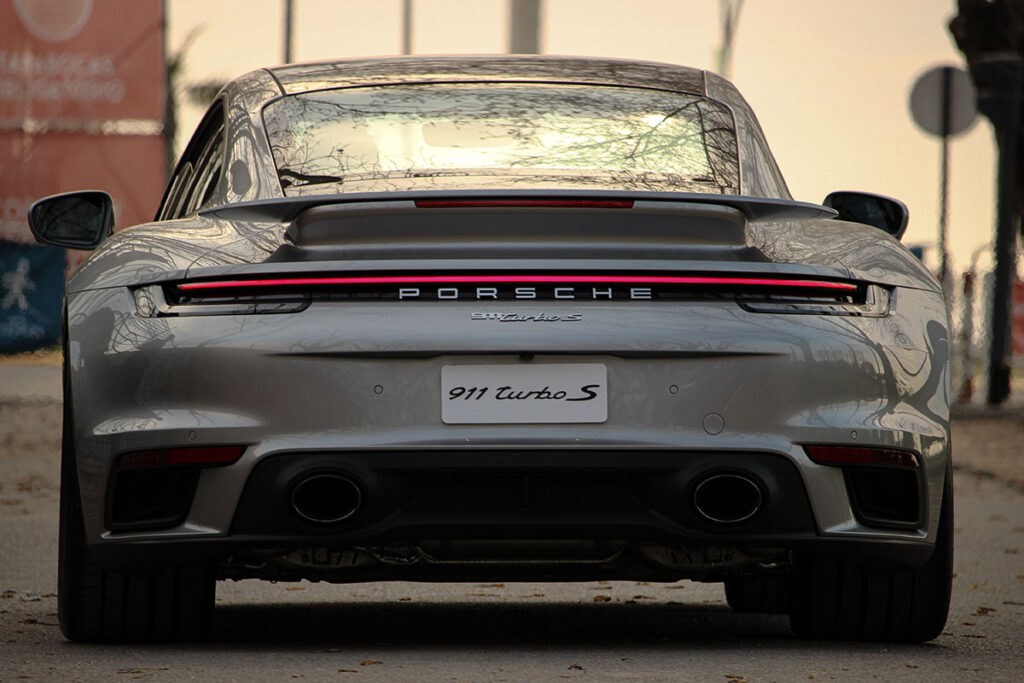 Porsche presentó el nuevo 911 Turbo S en Argentina: 330 km/h y 700 mil dólares 