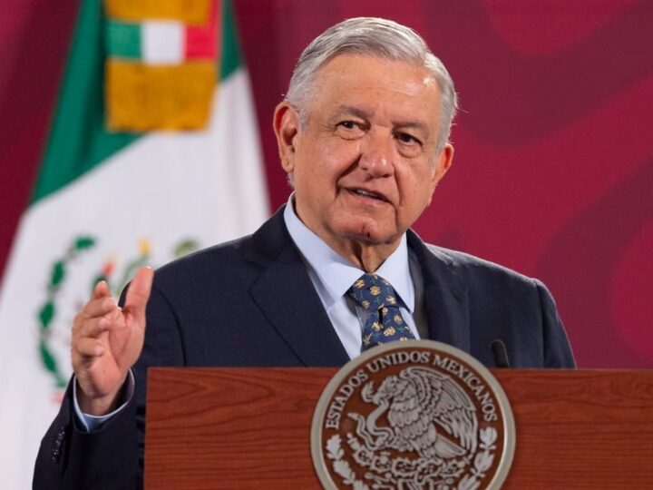 López Obrador promete un plan energético “sorprendente” tras charla con Kerry