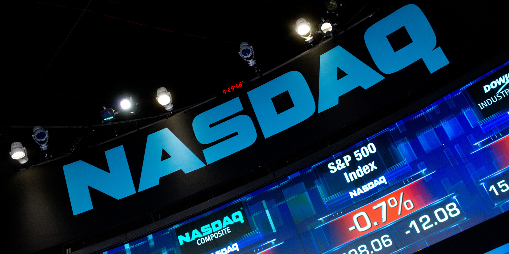 El Nasdaq baja más de 100 puntos y crece la volatilidad del mercado