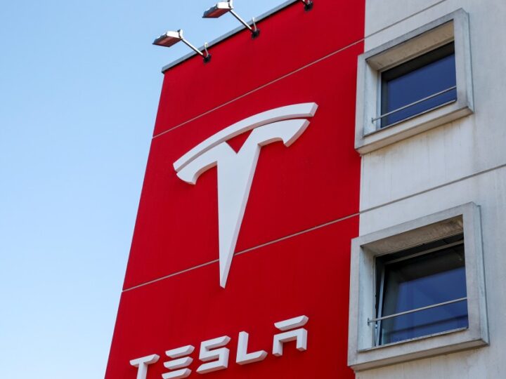 México dice fábrica de Tesla sigue en marcha, promete obras de infraestructura