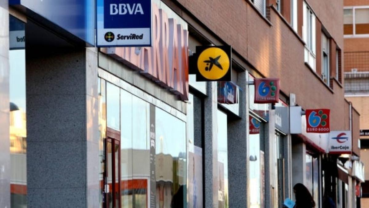España: La banca redujo la mitad las perdidas en el segundo semestre