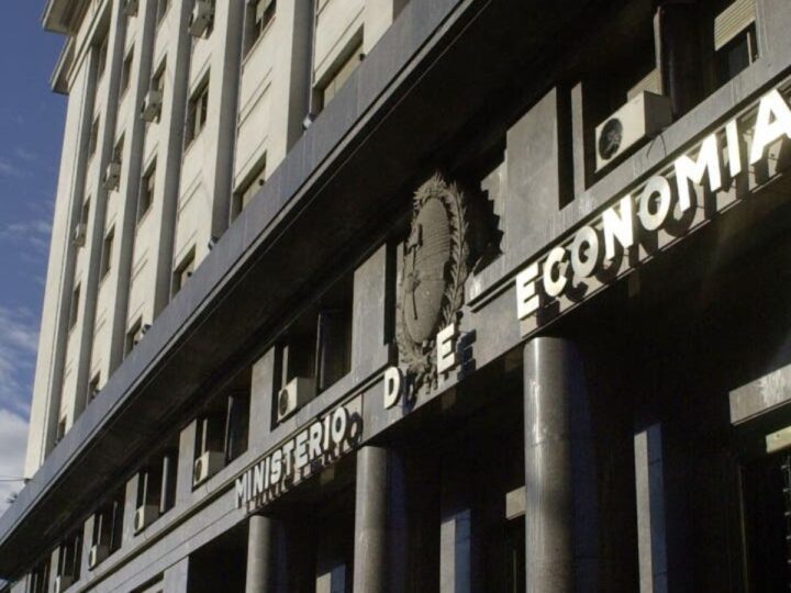 Economía se prepara para vencimientos de deuda en pesos
