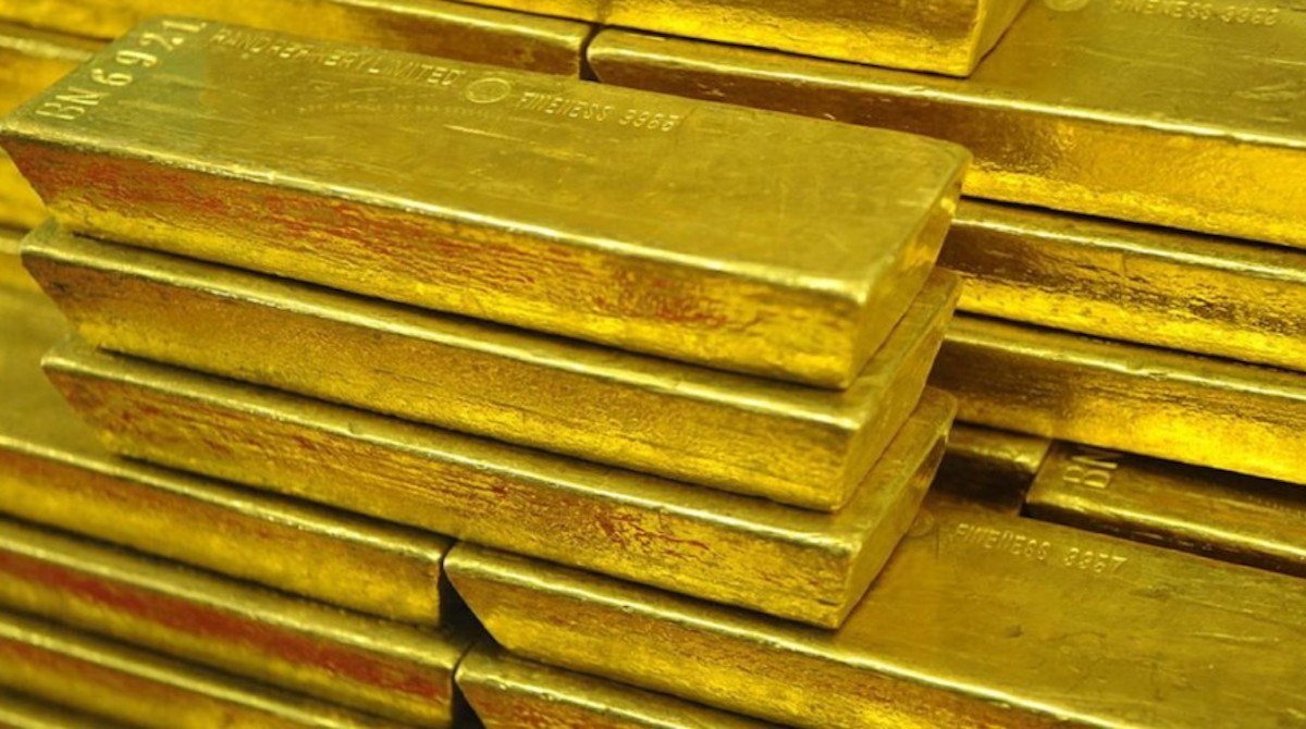 Leve caída para el precio del oro
