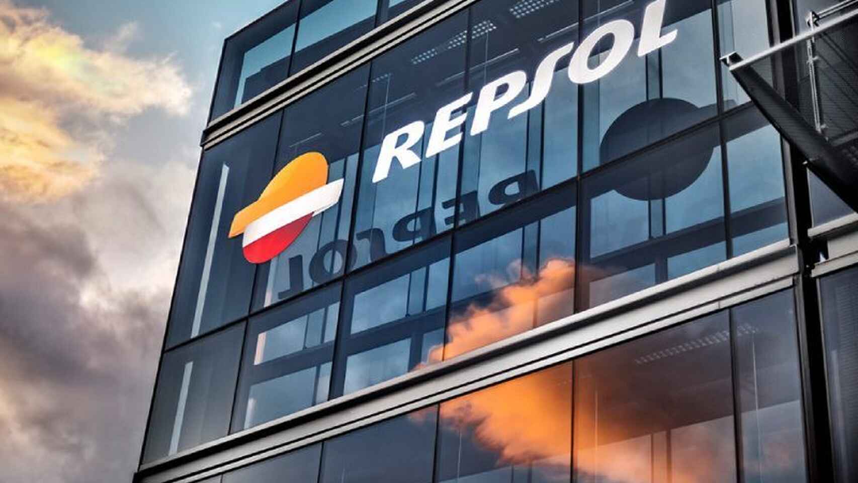 Ibex: Las acciones de Repsol escapan al rojo dominante