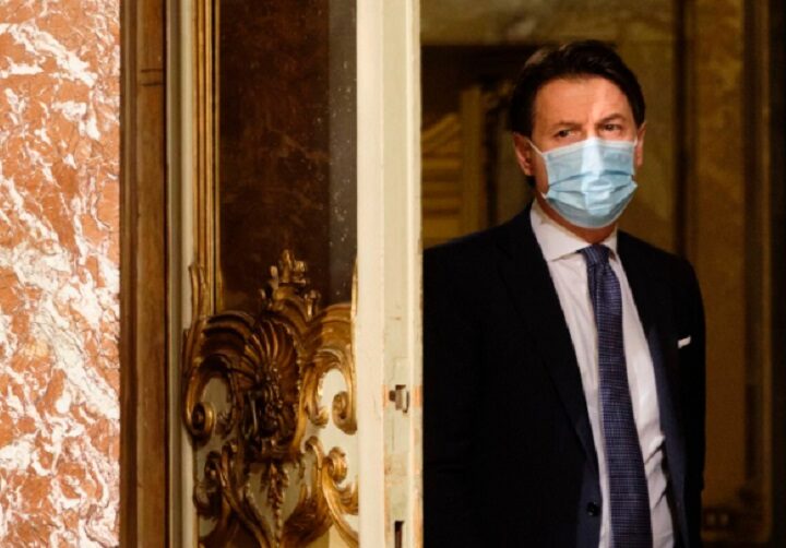 El primer ministro Italiano, Giuseppe Conte renunció hoy a su cargo