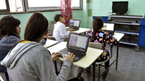 Licitan 1.000.000 de netbooks con la mitad de las escuelas conectadas