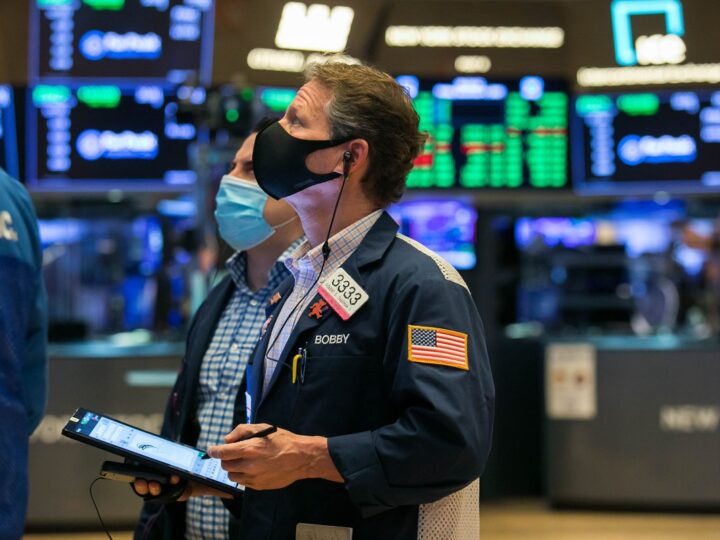 Bajas en Wall Street por las demoras del estímulo
