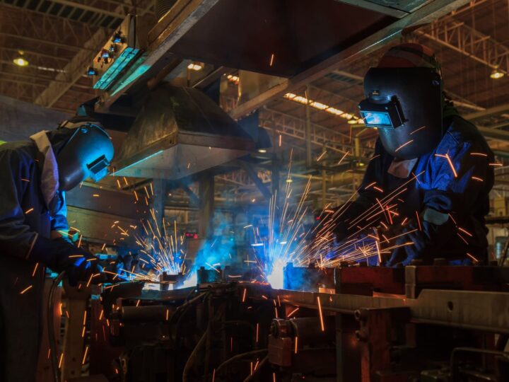 Producción industrial en enero cayó 12,4%