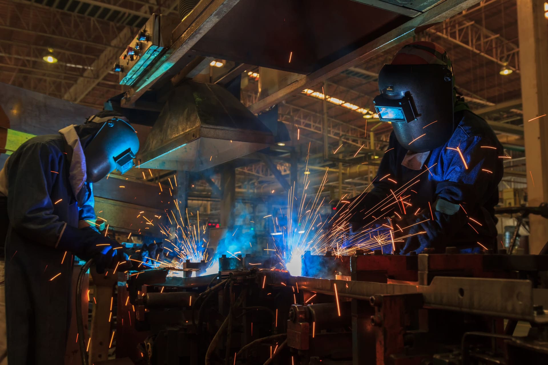 Producción industrial creció 5,4% en febrero