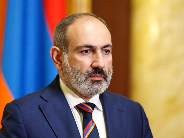 Armenia, militares y oposición piden la declinación del gobierno