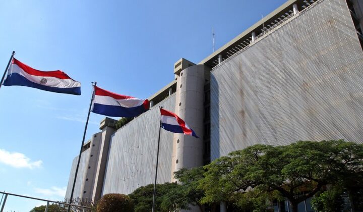 Paraguay anticipa alza gradual de tasas