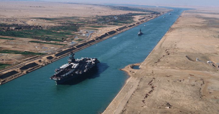 Canal de Suez en Egipto registra ingresos récord de 8.000 millones de dólares en 2022