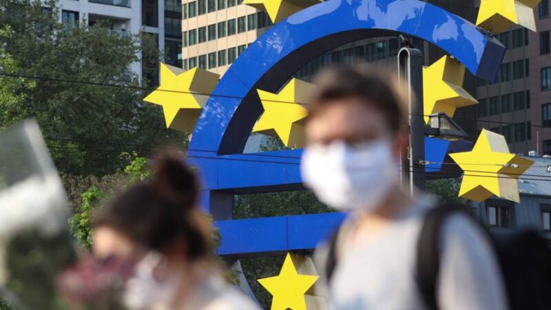 El crecimiento de los salarios negociados en la eurozona se ralentiza en el cuarto trimestre