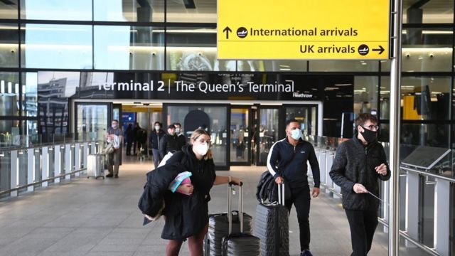 Reino Unido prepara un pasaporte digital de vacunación parea reanudar los viajes