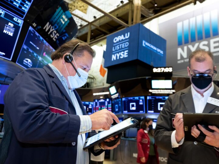 Fuerte corriente de venta de acciones en Wall Street