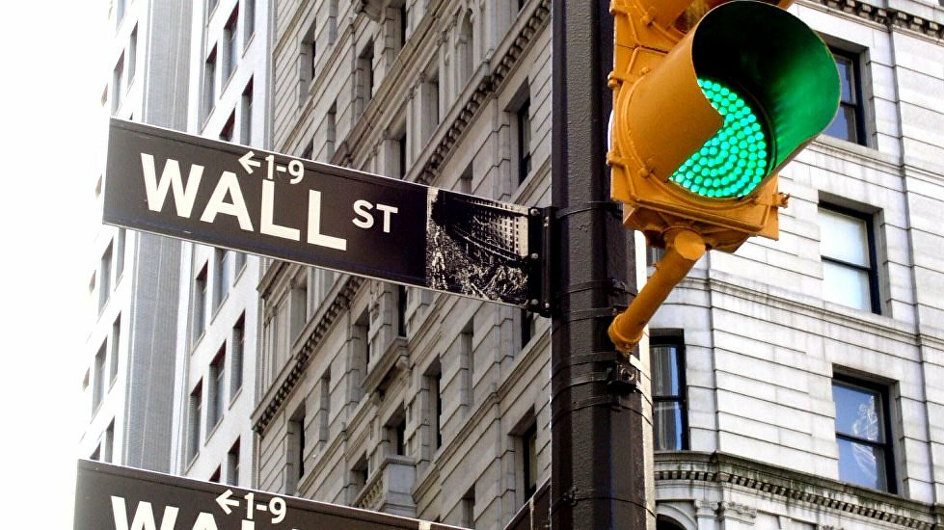 Wall Street en verde. Día intenso en la plaza local