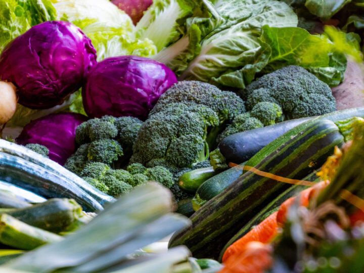 Analizan quitar el IVA de  carnes, lácteos, frutas y verduras con la Tarjeta Alimentar