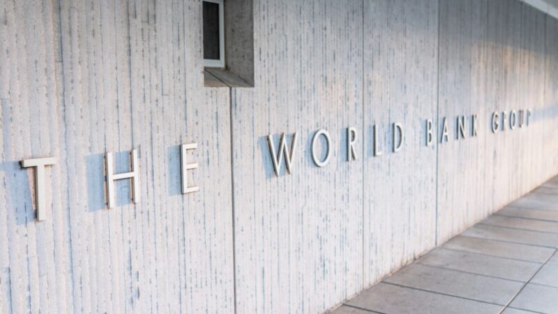 Advierte el Banco Mundial: “Cualquier acontecimiento adverso podría llevar a una recesión”