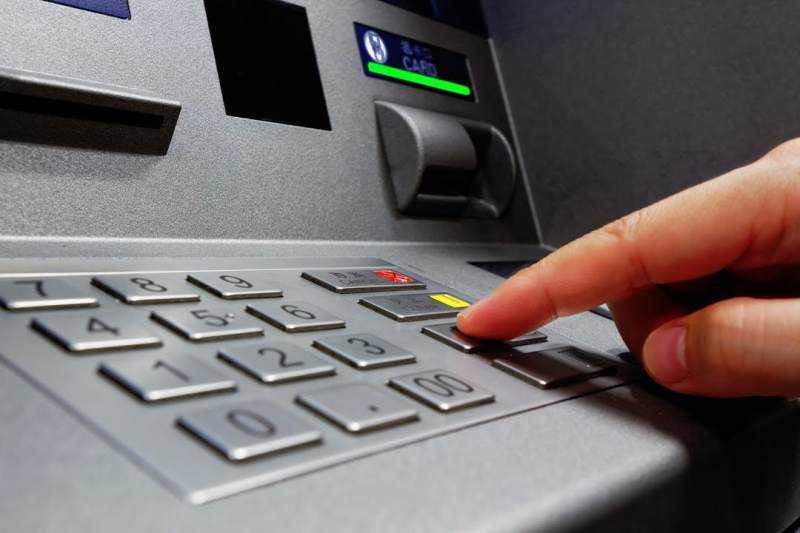 Los pagos digitales frenaron la expansión de cajeros automáticos