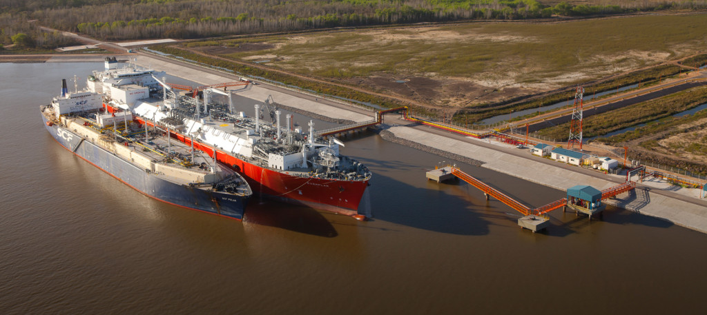IEASA importó cuatro cargamentos de LNG para revenderlos hacia el sur de Brasil