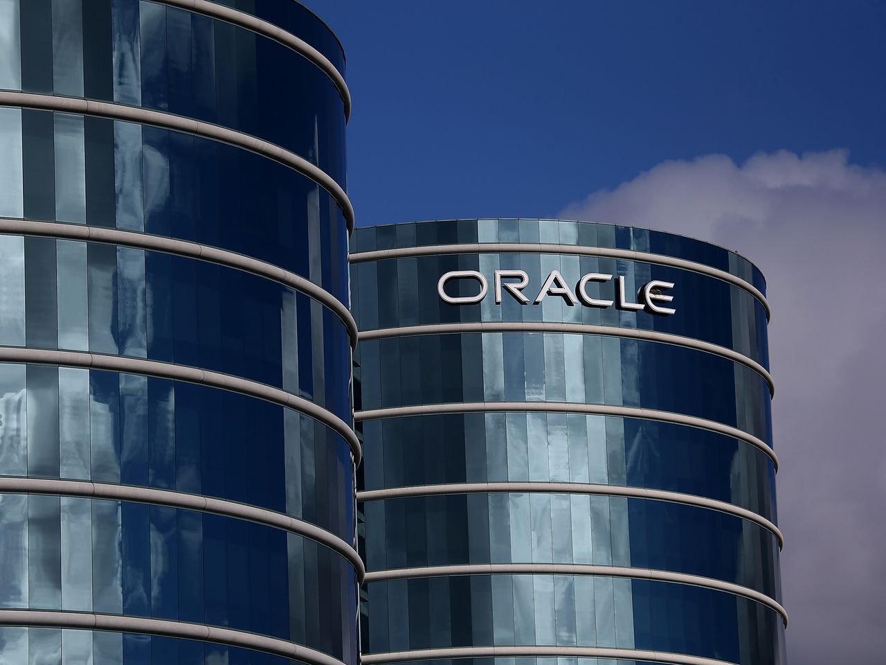 Oracle obtuvo ganancias de 19% por acción GAAP