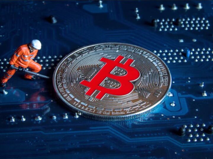 Ganancias de mineros de bitcoin caen 50%